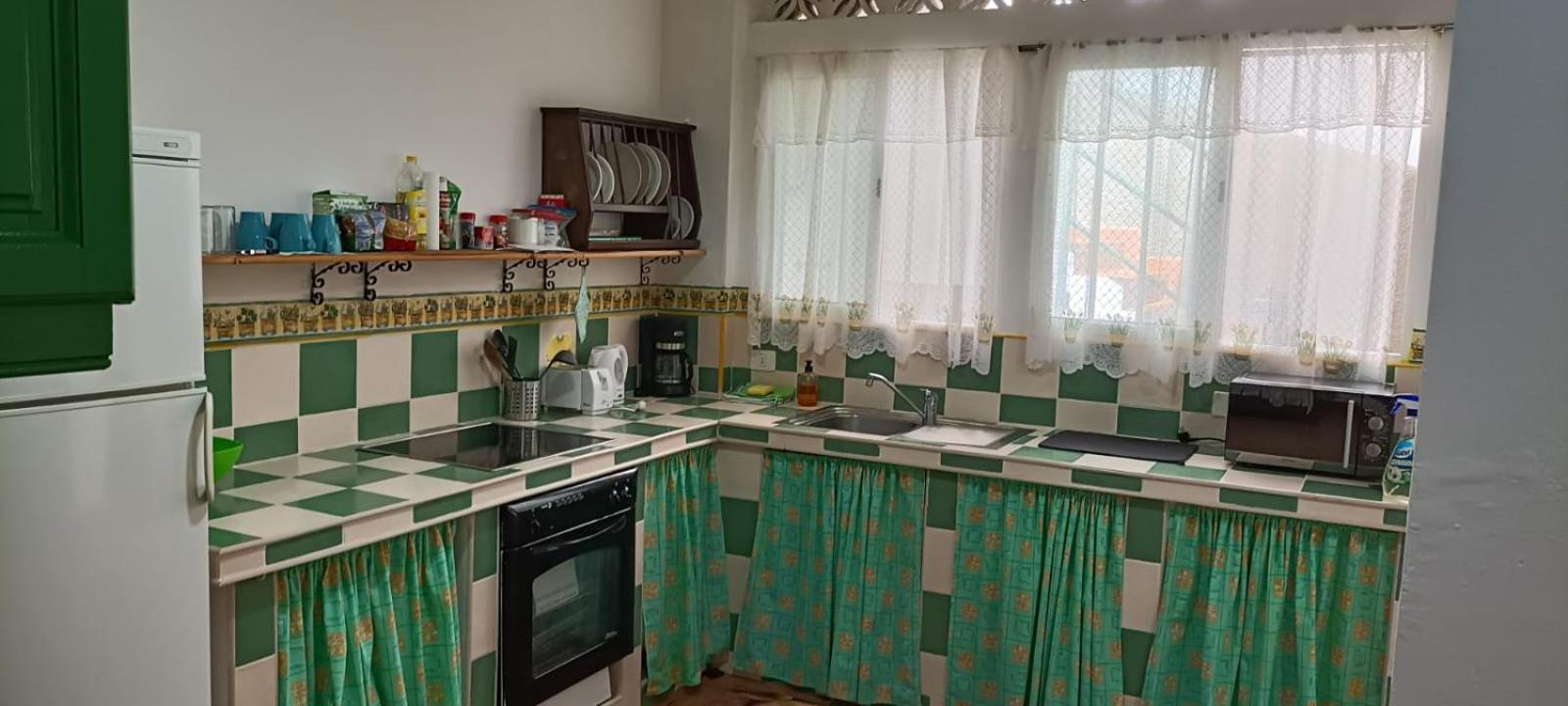 Habitacion Matrimonial En Un Bajo Bano Compartido Areas Compartidas Abades  Exteriér fotografie